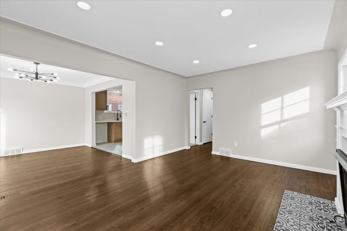 19750 Prest St - Photo 5 of 30