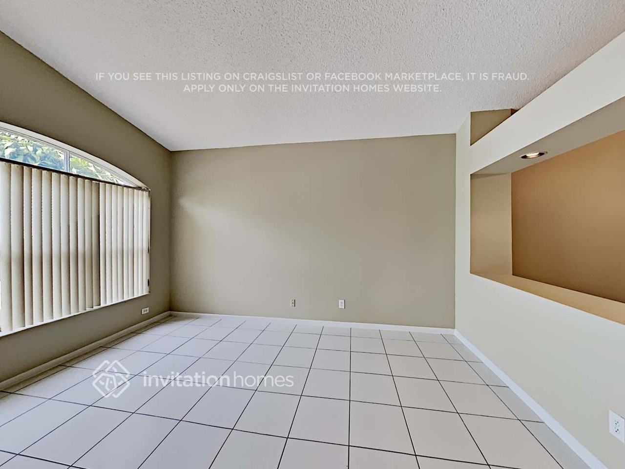 1495 Sw 105th Ave - Photo 4 of 21