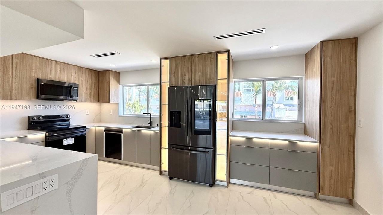 3826 Ne 171st St #3826 - Photo 2 of 40