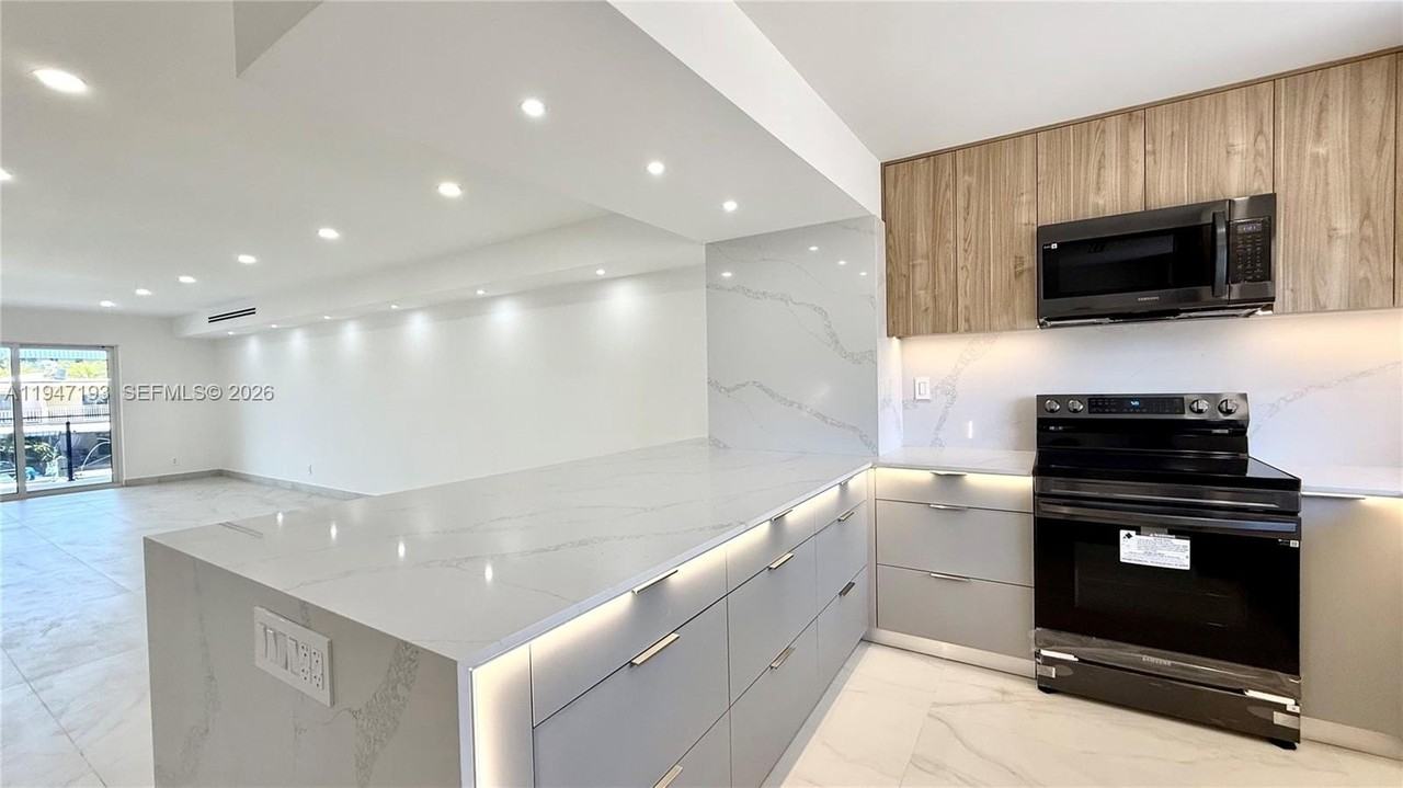 3826 Ne 171st St #3826 - Photo 6 of 40