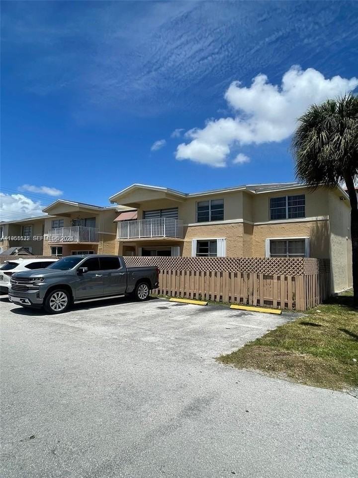 4350 Nw 79th Ave #2A - Photo 3 of 19