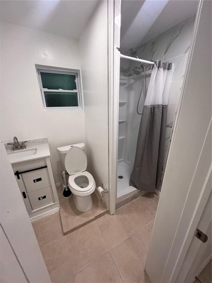 824 Sw 12th Ct #826 - Photo 7 of 22