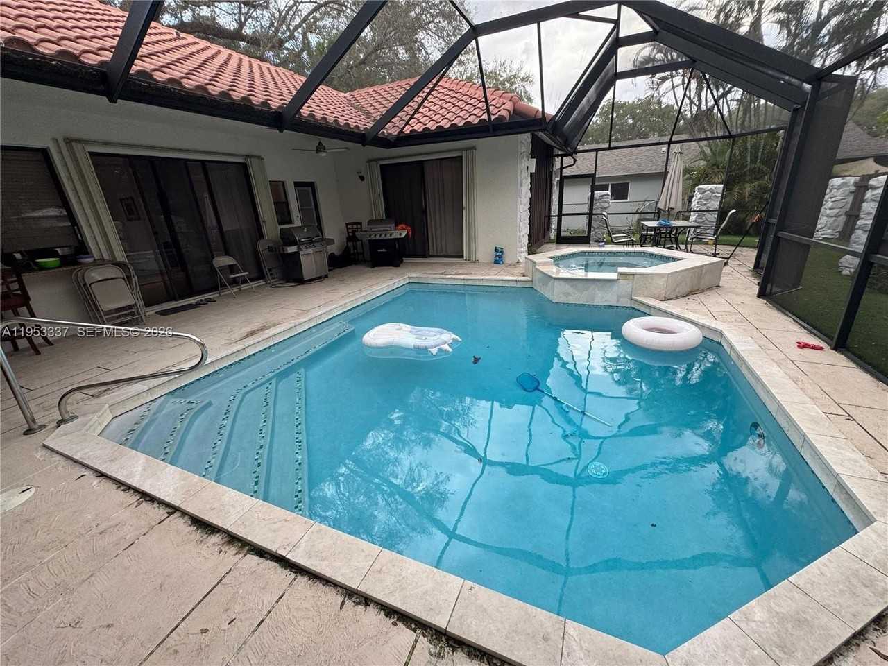 3911 Sw 56th Ct - Photo 3 of 37