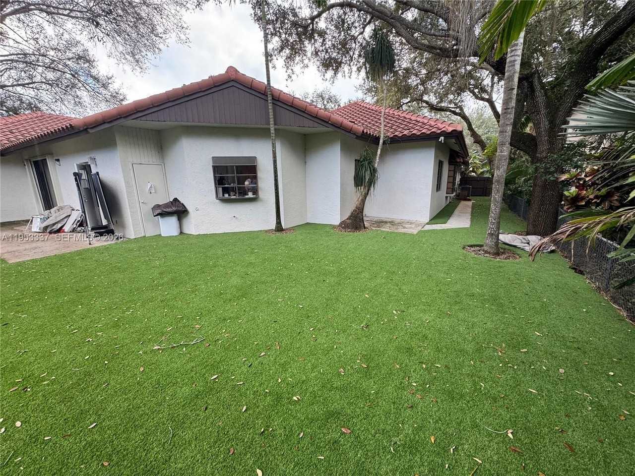 3911 Sw 56th Ct - Photo 5 of 37