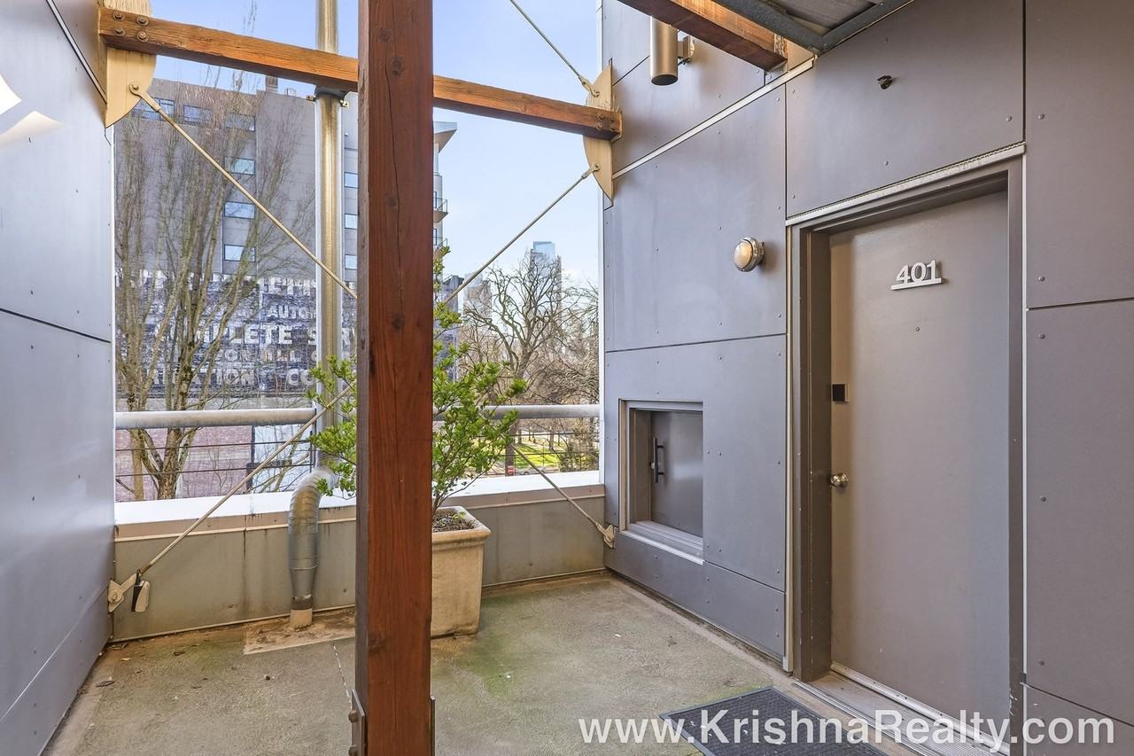 725 Nw Flanders St - Photo 3 of 23