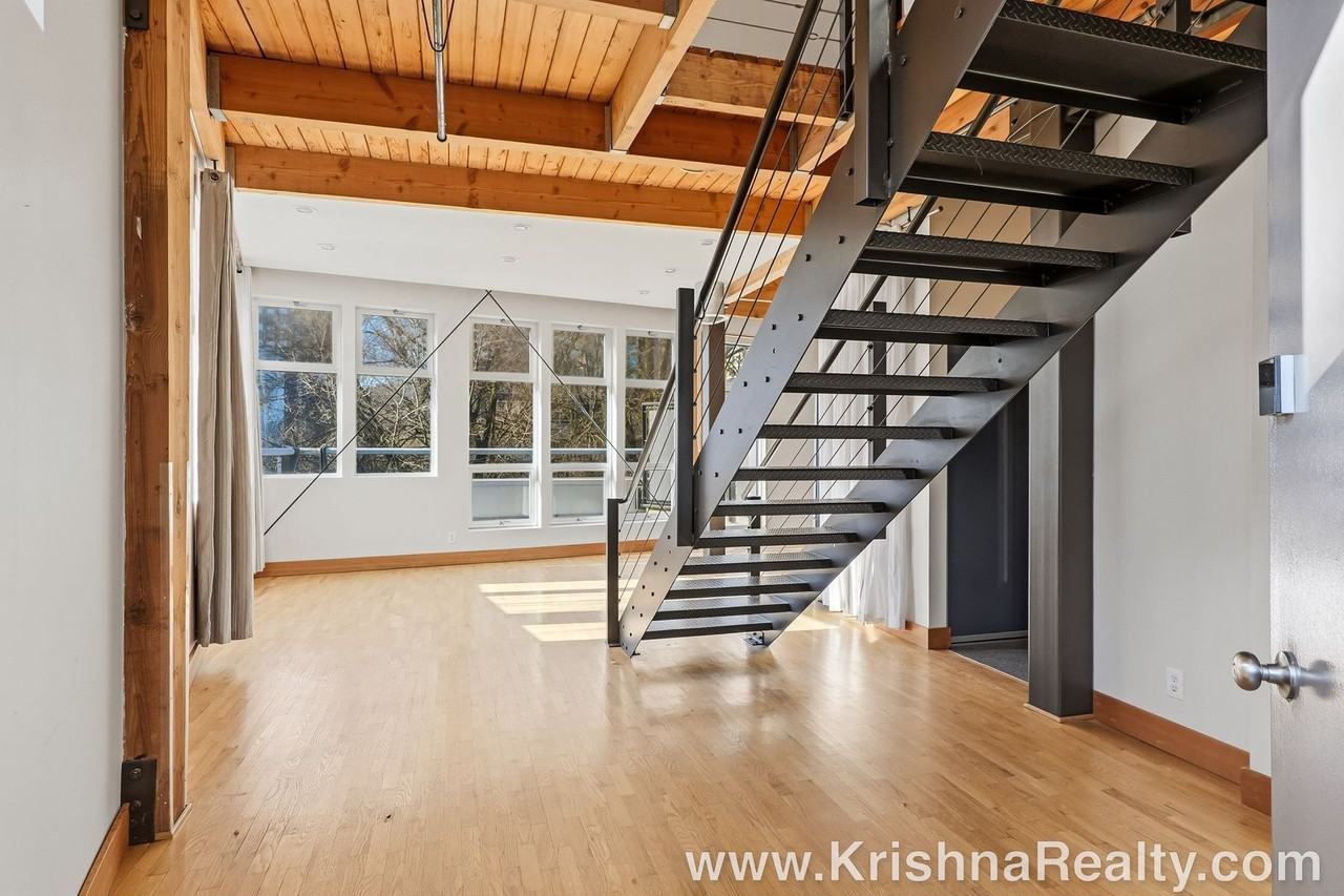 725 Nw Flanders St - Photo 4 of 23