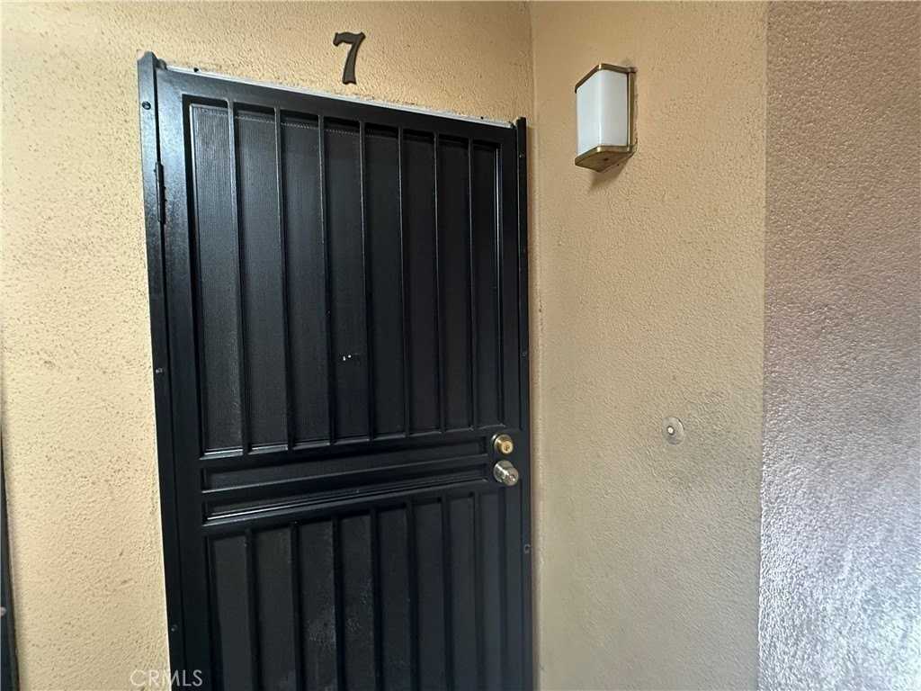 3060 Vineland Ave #7 - Photo 2 of 15