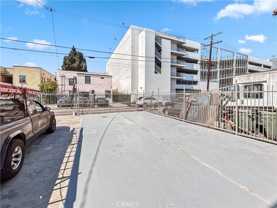 827 W 40th Pl - Photo 1 of 1