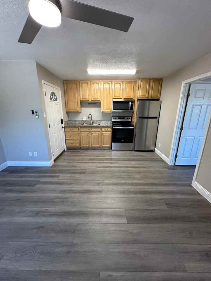 215 Tahoe Ave #A - Photo 5 of 10