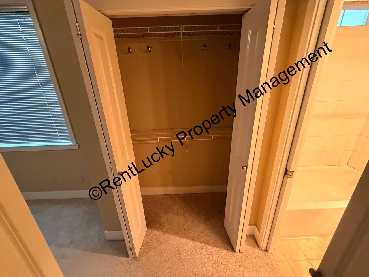 4031 Aurora Ave N - Photo 2 of 10