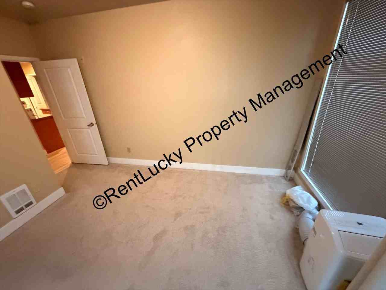 4031 Aurora Ave N - Photo 5 of 10