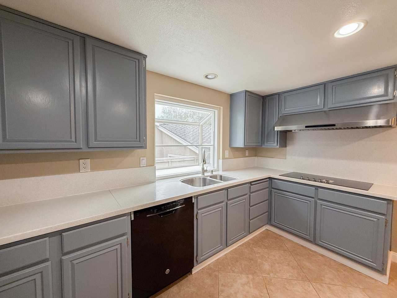 2483 Talavera Dr - Photo 7 of 32