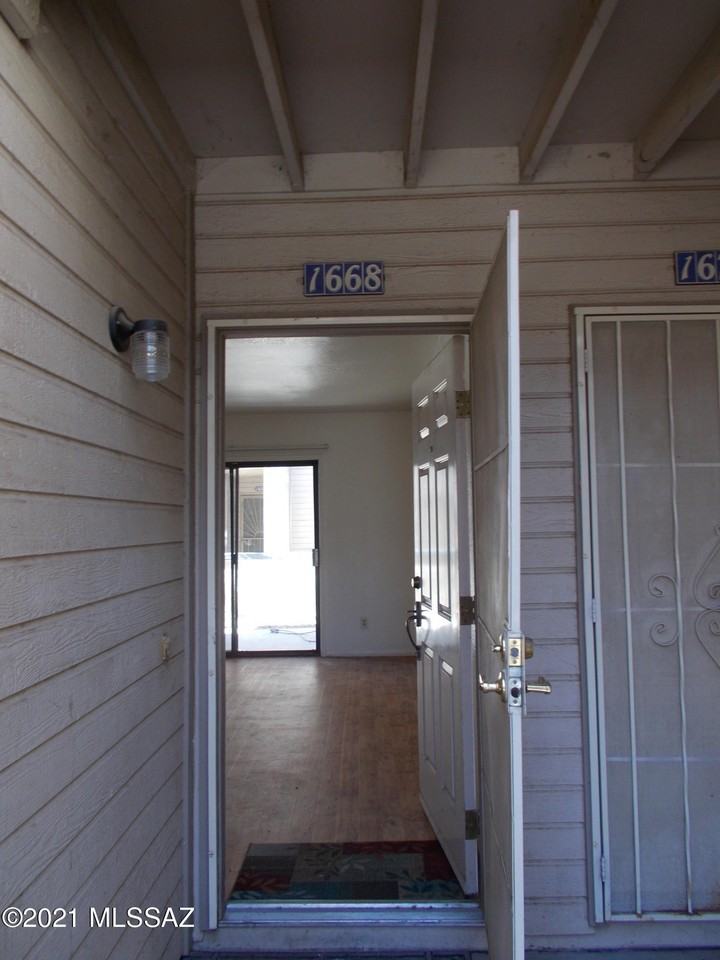 1668 W Park Wood Ln - Photo 2 of 13