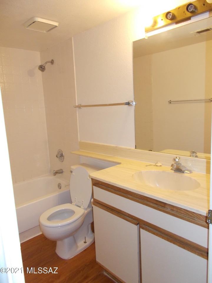 1668 W Park Wood Ln - Photo 4 of 13