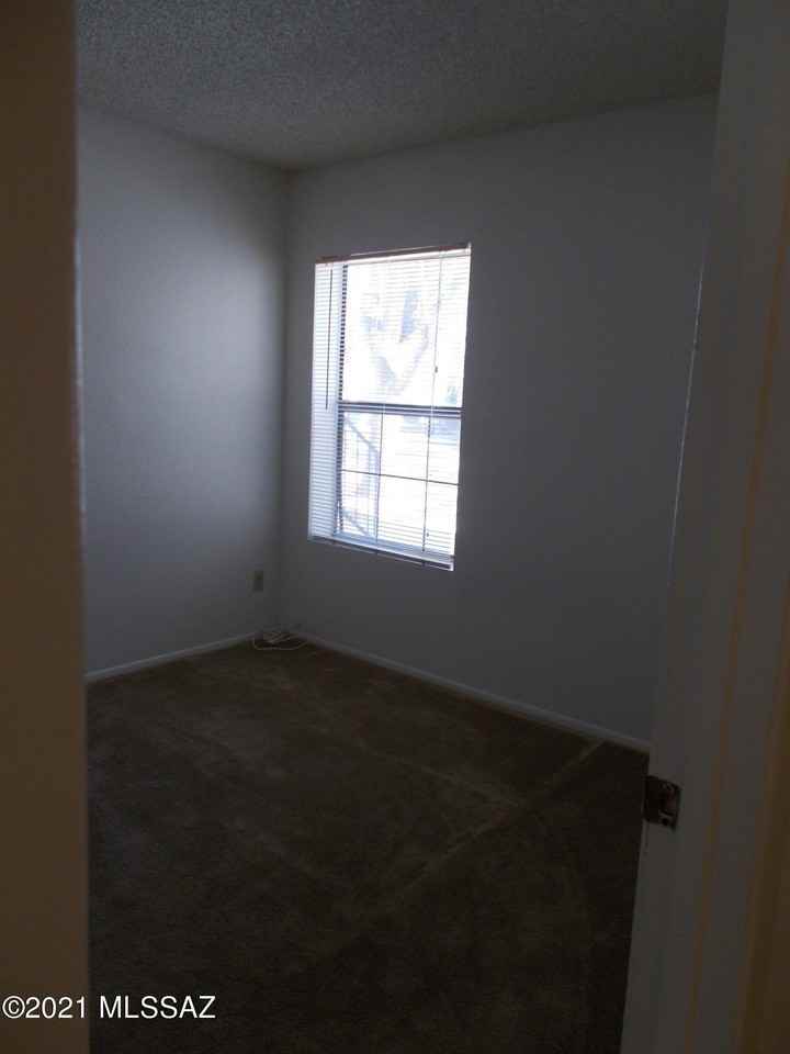 1668 W Park Wood Ln - Photo 5 of 13