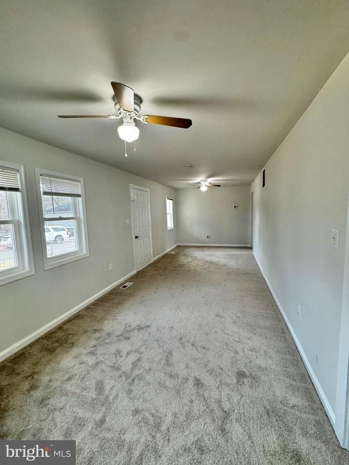 18312 Chestnut Dr - Photo 2 of 20