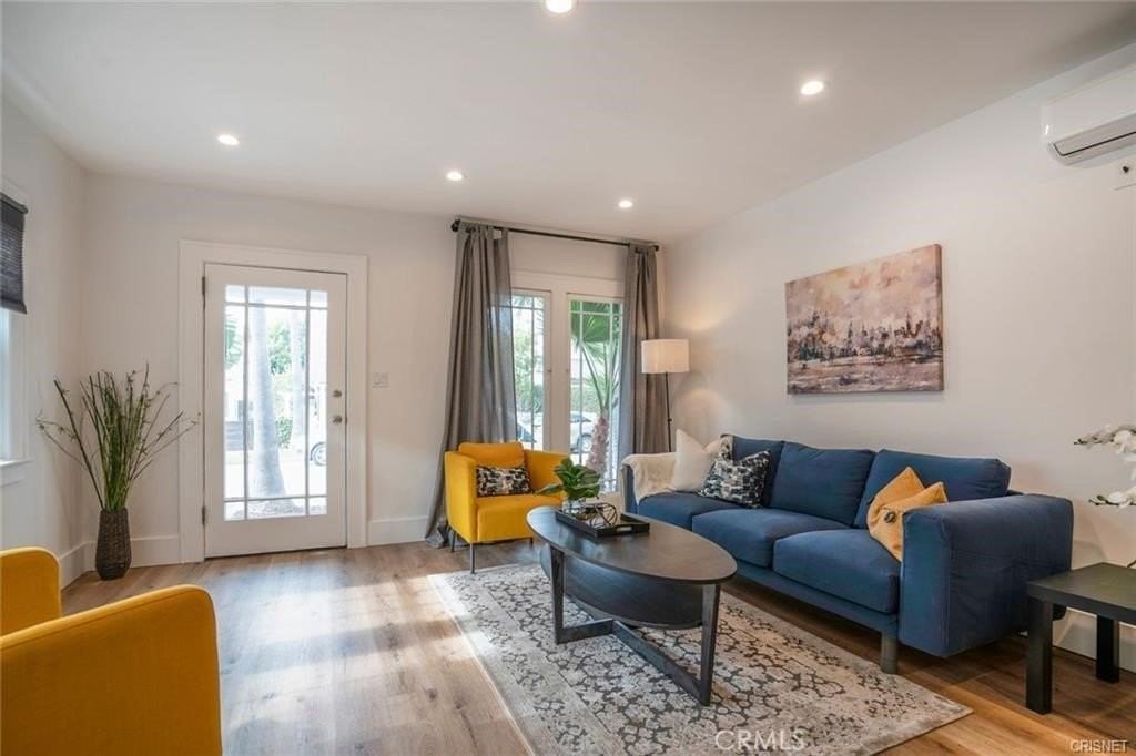 908 Victoria Ave - Photo 3 of 17