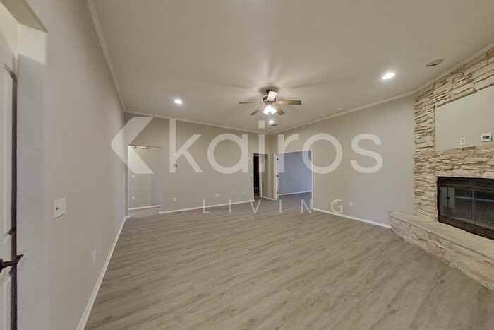 8411 Alexandria Ave - Photo 4 of 29