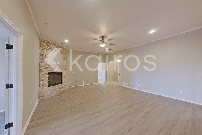 8411 Alexandria Ave - Photo 5 of 29