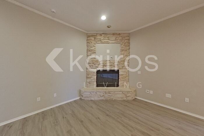 8411 Alexandria Ave - Photo 6 of 29