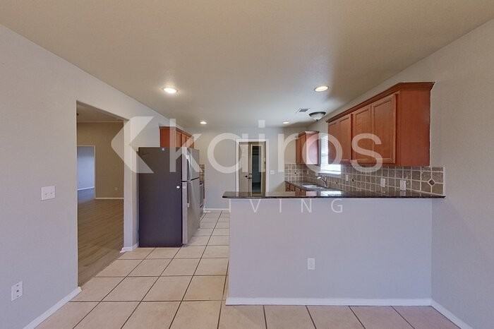 8411 Alexandria Ave - Photo 7 of 29