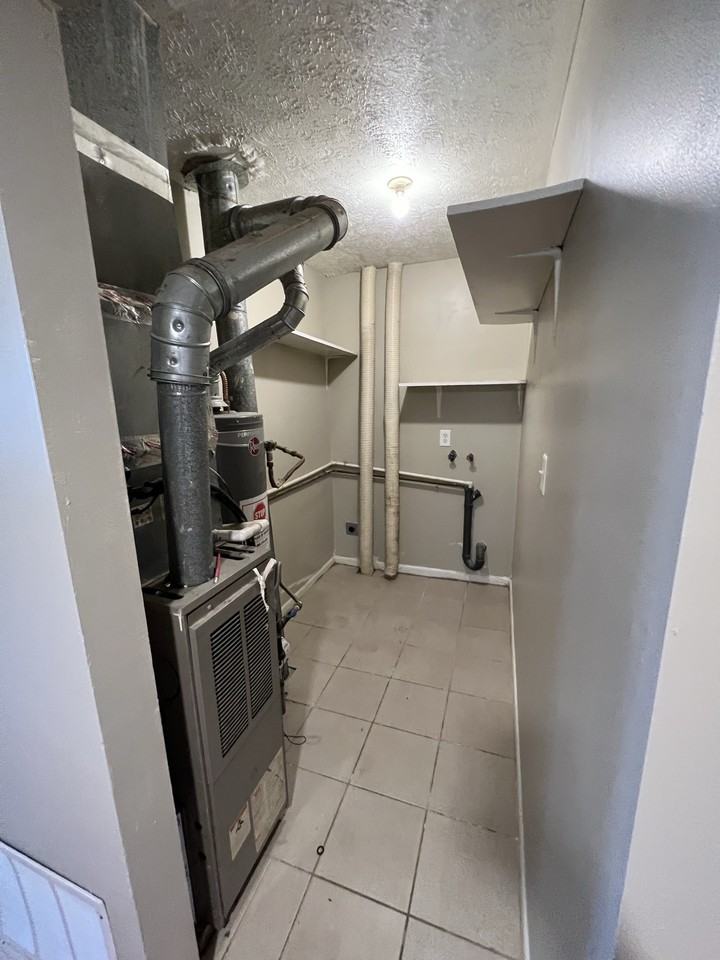 3104 Fordhaven Rd #4 - Photo 3 of 8