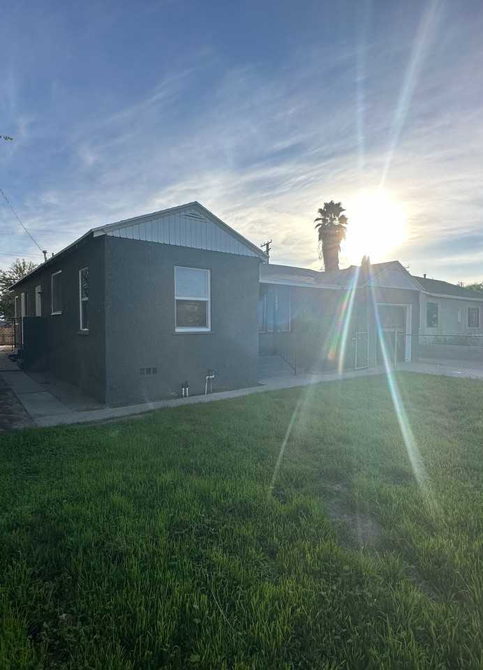 1235 Roxbury Dr - Photo 2 of 19