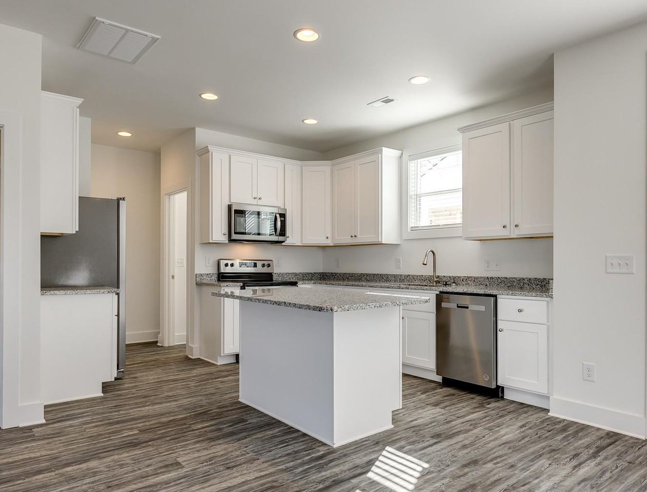 913 W Virginia Ave - Photo 5 of 22