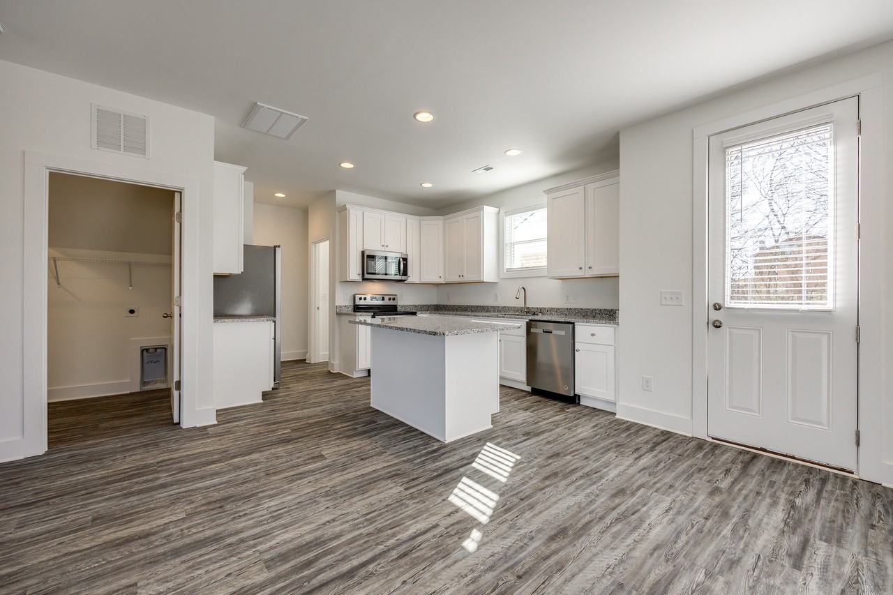 913 W Virginia Ave - Photo 6 of 22