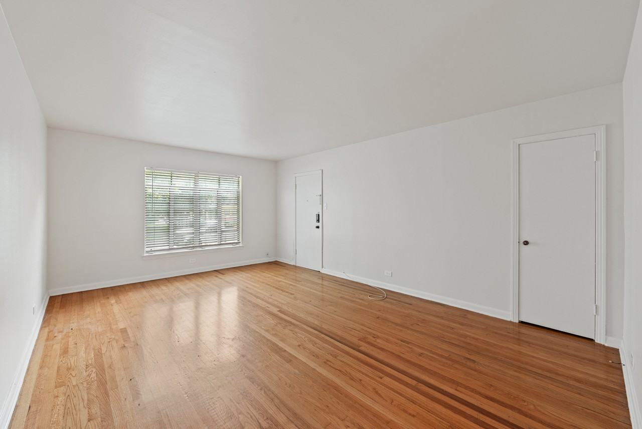 417 W Gramercy Pl #1 - Photo 2 of 17