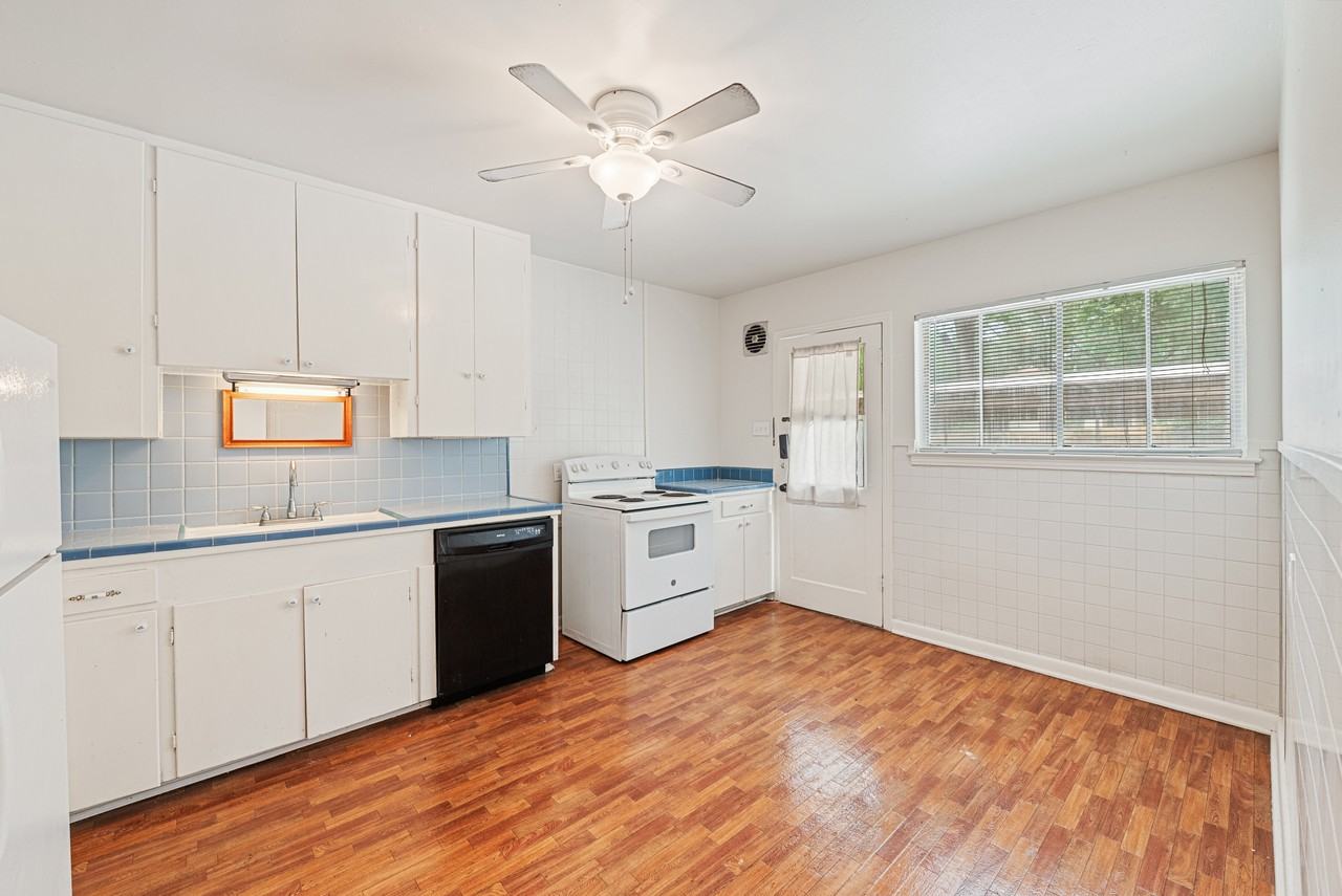 417 W Gramercy Pl #1 - Photo 4 of 17