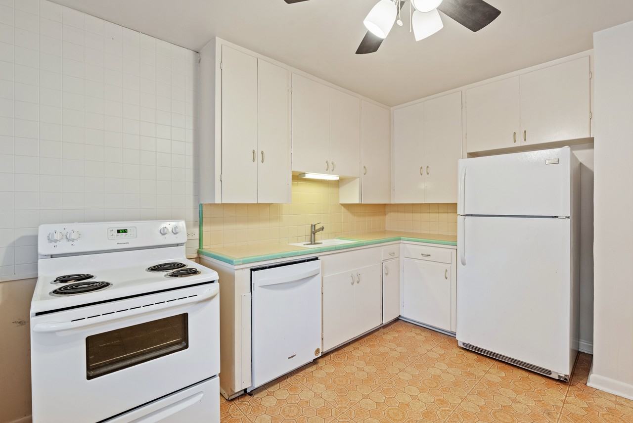 417 W Gramercy Pl #2 - Photo 4 of 16