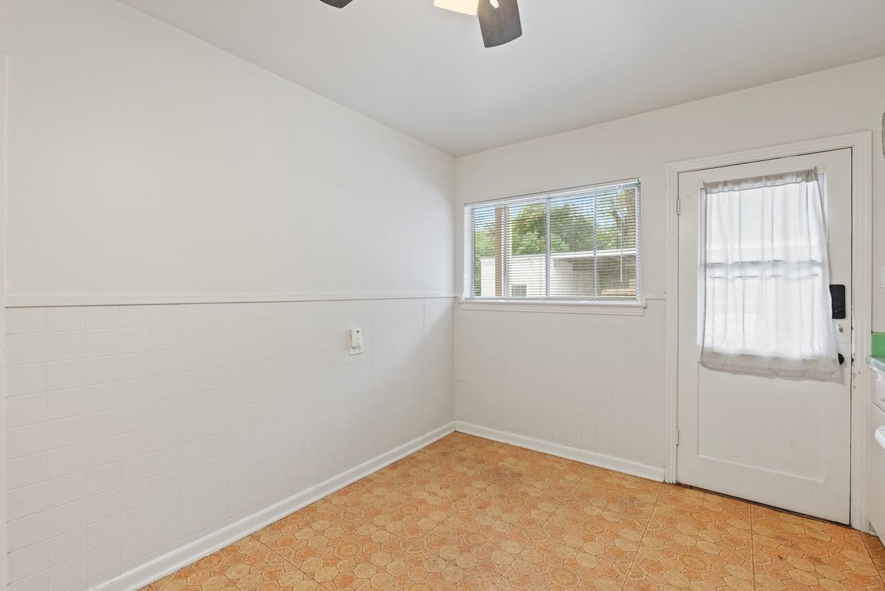 417 W Gramercy Pl #2 - Photo 6 of 16