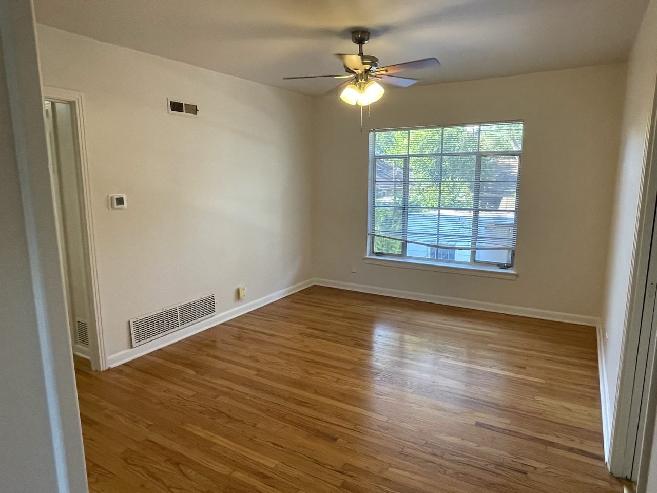 417 W Gramercy Pl #4 - Photo 4 of 18