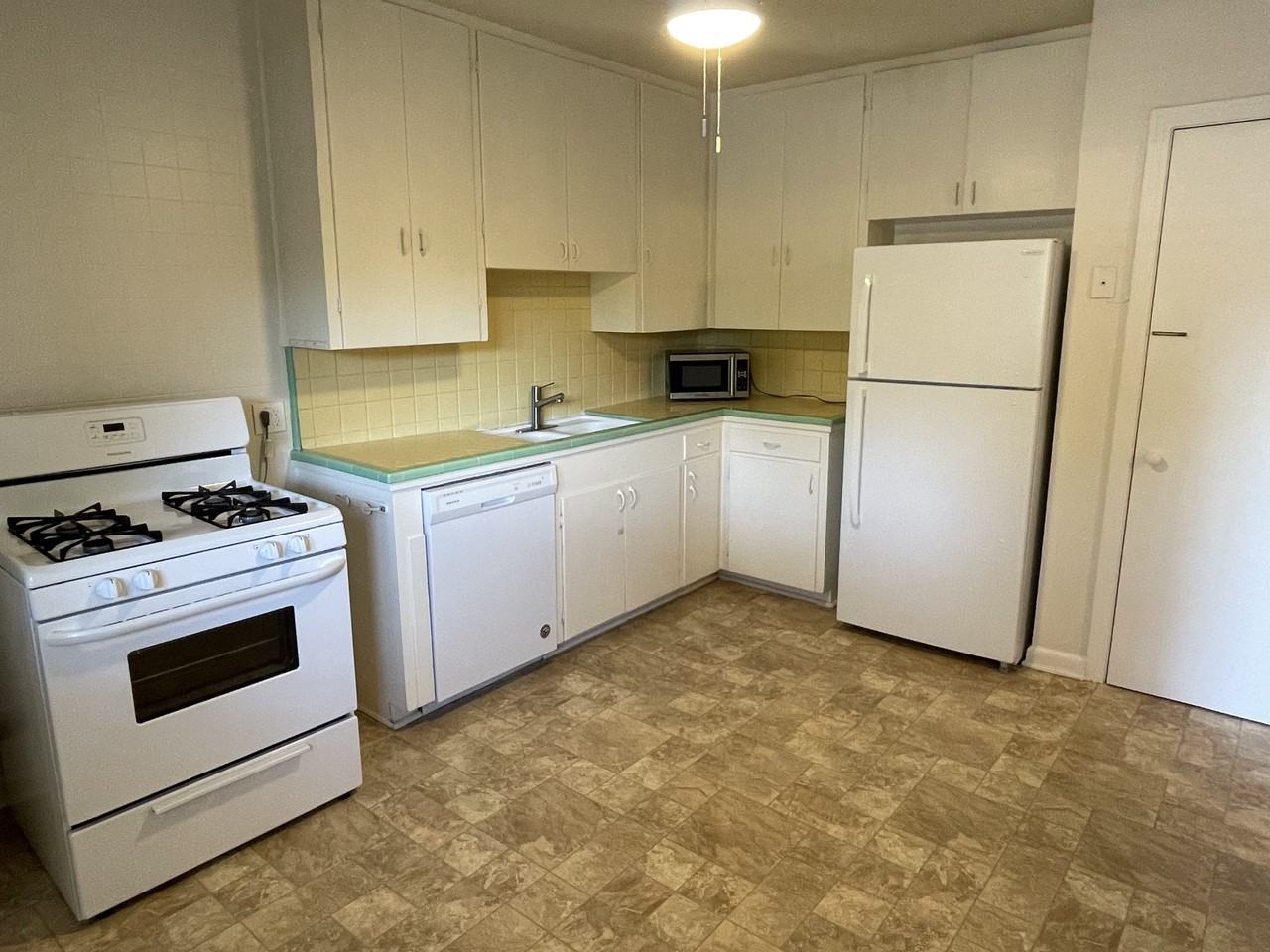 417 W Gramercy Pl #4 - Photo 5 of 18