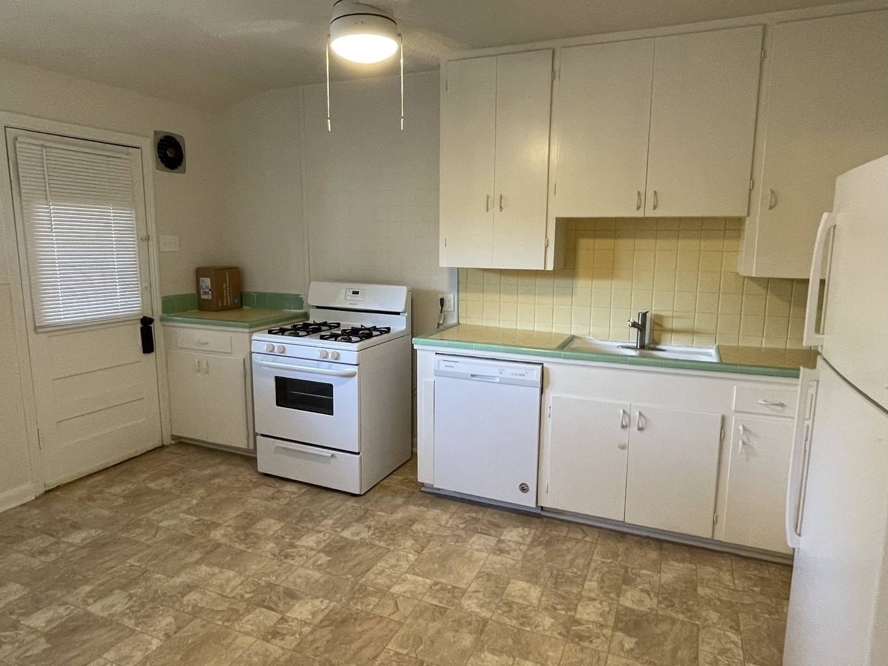 417 W Gramercy Pl #4 - Photo 6 of 18