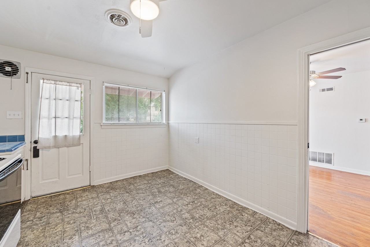 417 W Gramercy Pl #3 - Photo 5 of 16