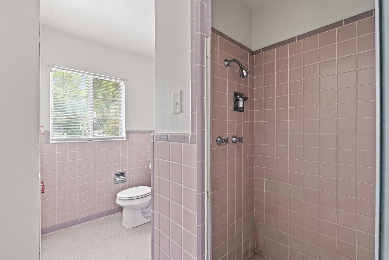 417 W Gramercy Pl #3 - Photo 7 of 16