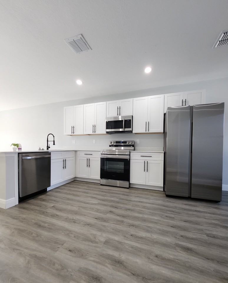 6918 Dickinson Dr #6920 - Photo 4 of 6