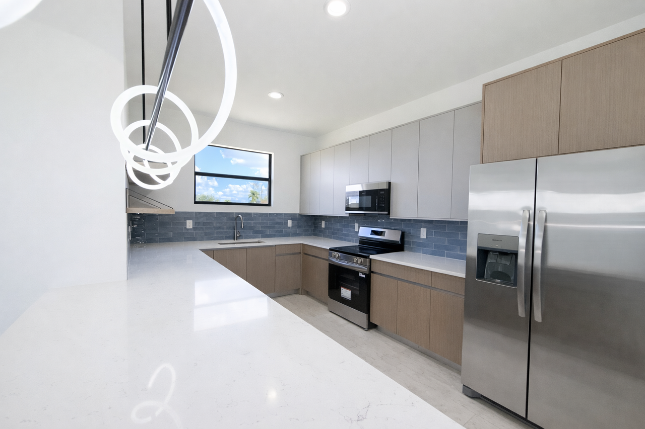 211 Nw 25th Ave - Photo 7 of 17