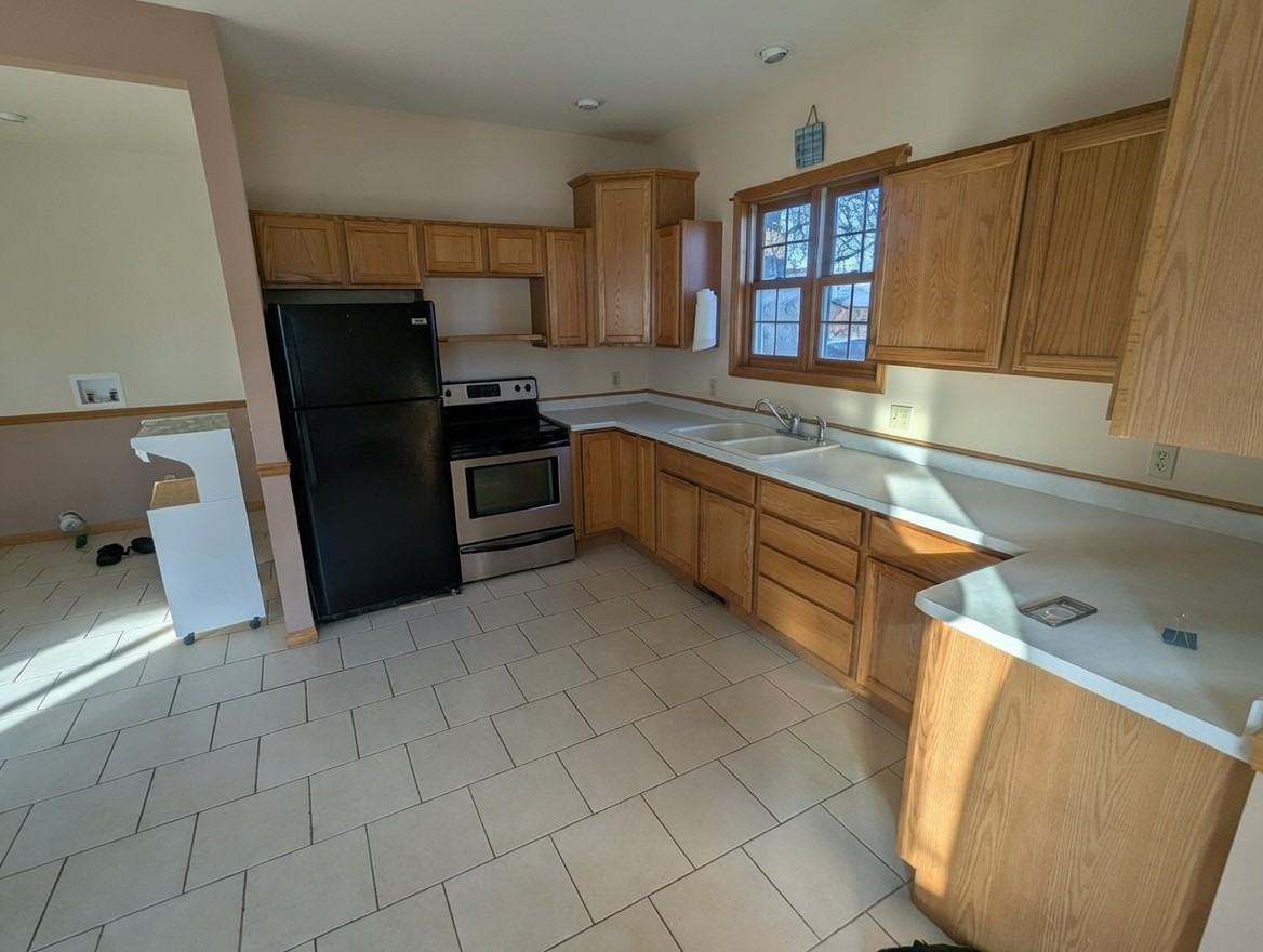 136 Main St #1 - Photo 3 of 17