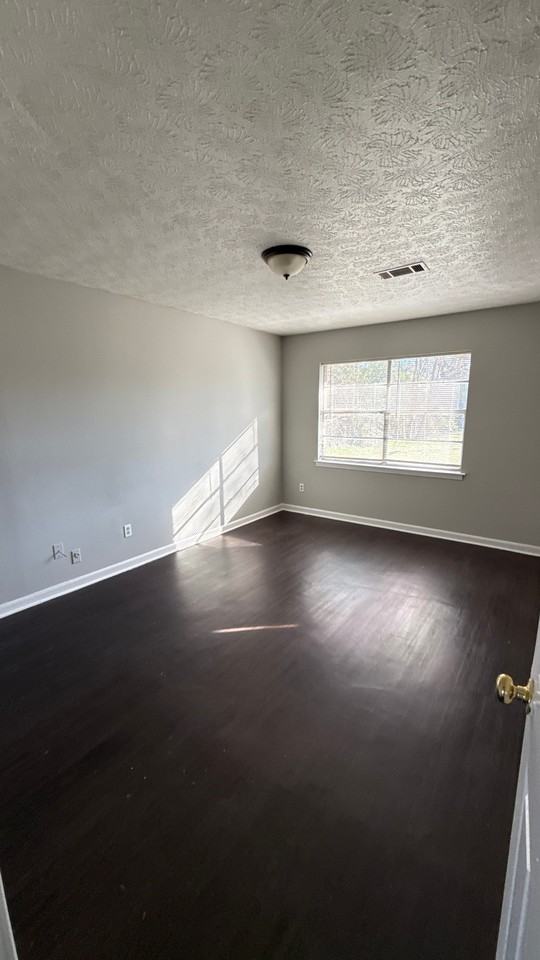 3002 Dobbs Cir - Photo 5 of 8