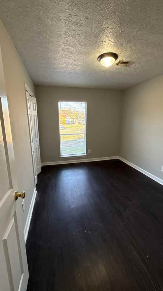 3002 Dobbs Cir - Photo 7 of 8