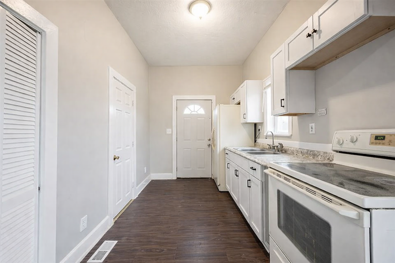 19 S Tuxedo St - Photo 2 of 15