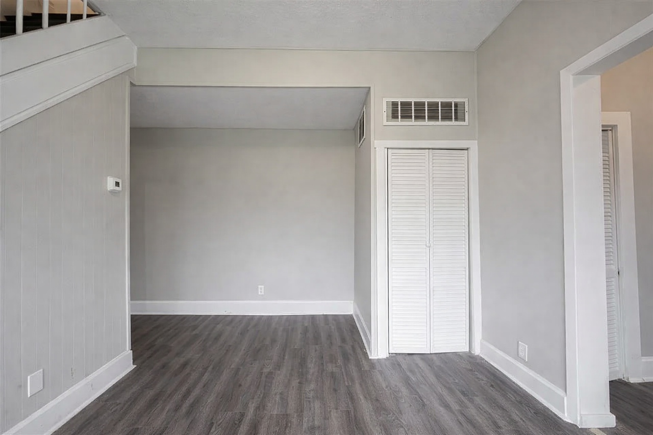 19 S Tuxedo St - Photo 3 of 15