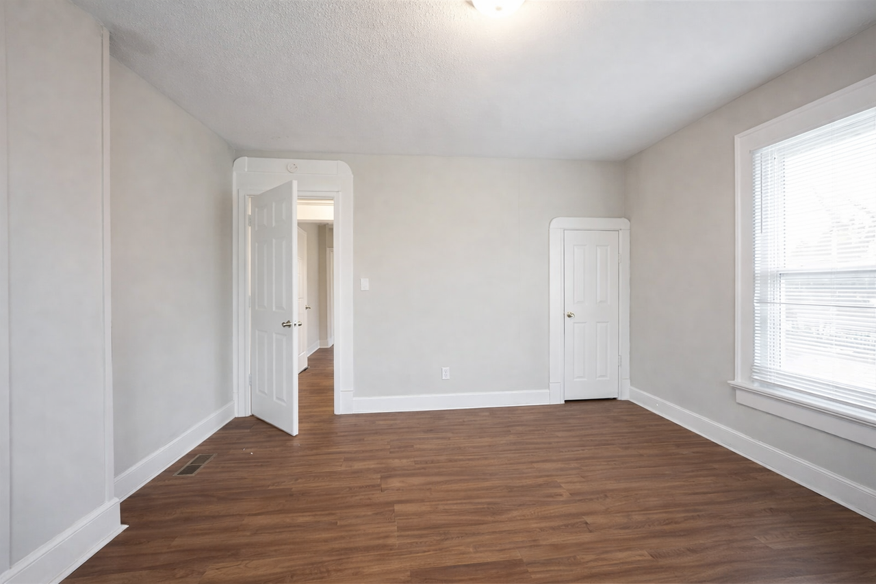 19 S Tuxedo St - Photo 5 of 15