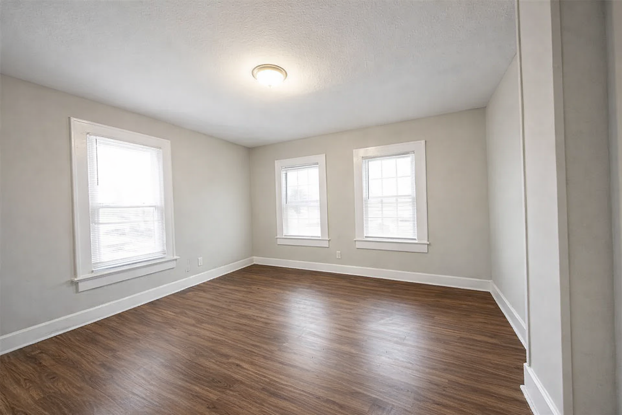 19 S Tuxedo St - Photo 7 of 15