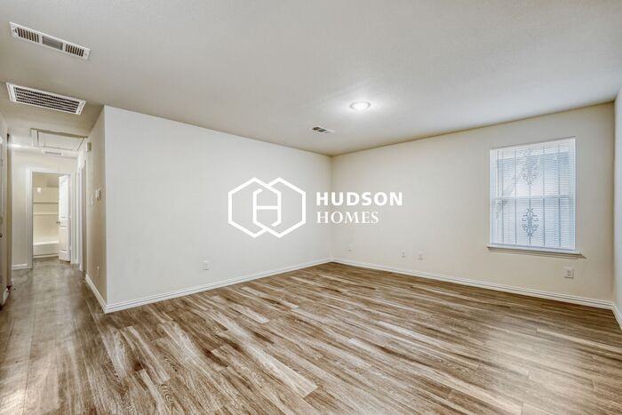 5319 Colonial Ave - Photo 3 of 14