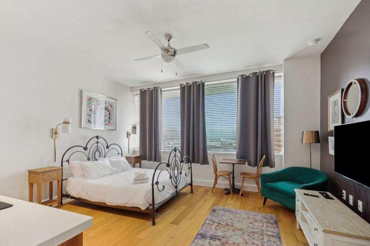 925 Common St #1266903P - Photo 2 of 11