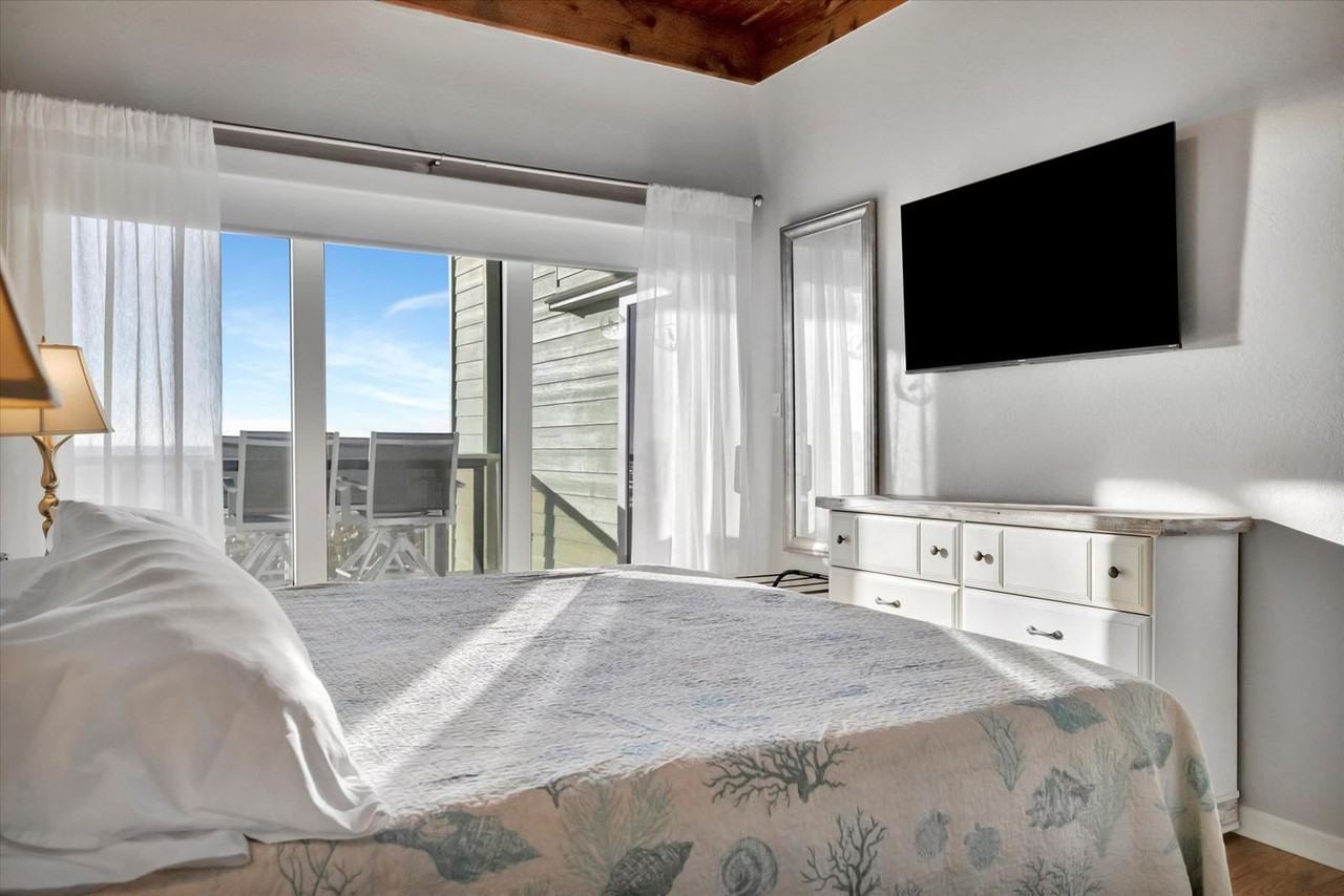 19530 Gulf Blvd #1406268P - Photo 7 of 50